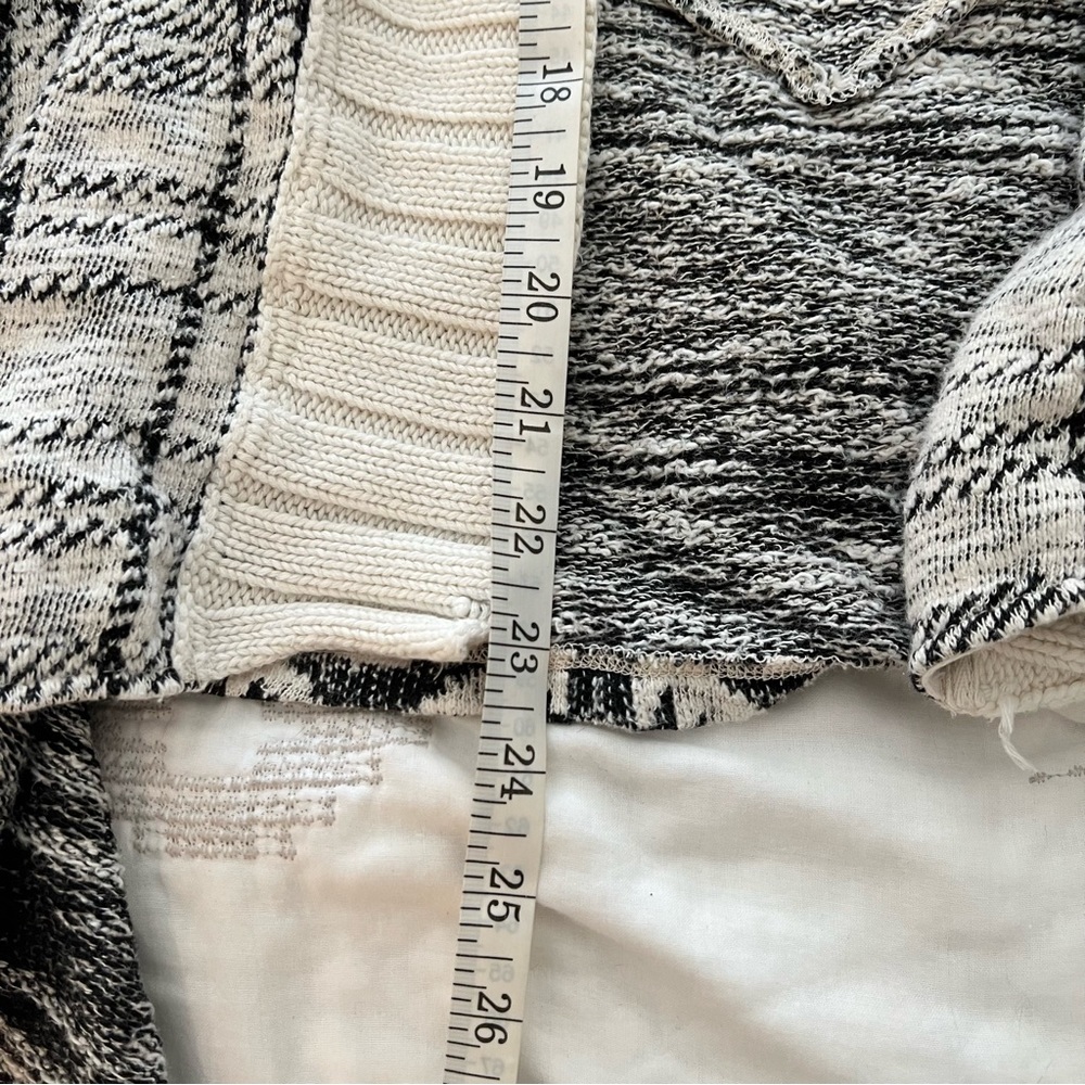 Tiny Sweater Size S - image 4